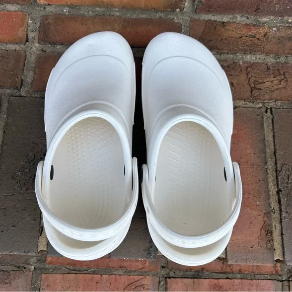 CROCS 🐊 Men’s size 6 Women’s size 8 Bright  White Slip On Shoes - Picture 10 of 16